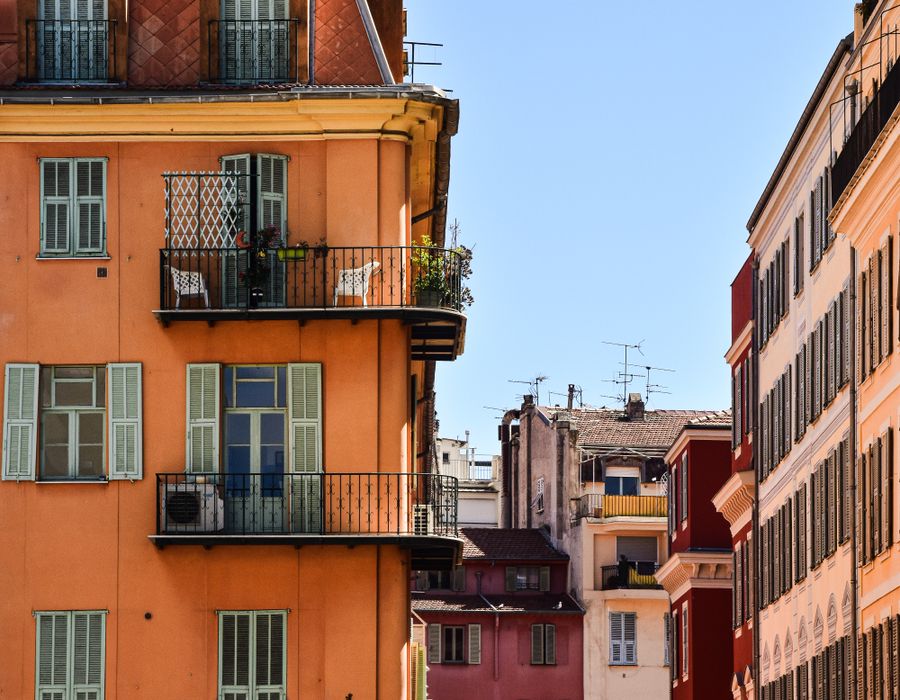 A quiet street in the old town of Nice